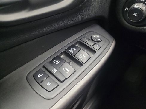 Used 2019 Jeep Cherokee Latitude Plus w/ Cold Weather Group image 27