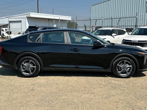 Used 2025 Kia K4 FWD image 3