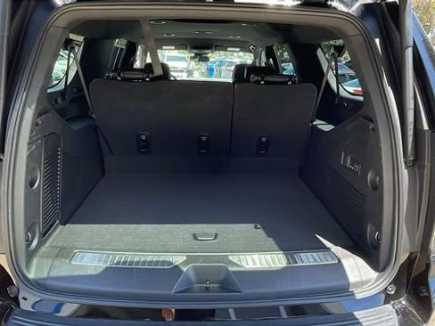 Used 2025 Chevrolet Suburban Premier RWD image 31