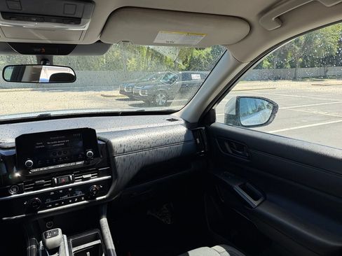 Used 2024 Nissan Pathfinder SV FWD image 28