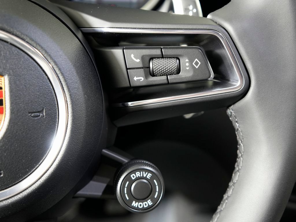 Used 2026 Porsche Macan AWD/4WD image 23