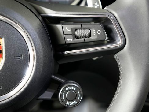 New 2026 Porsche Macan image 23