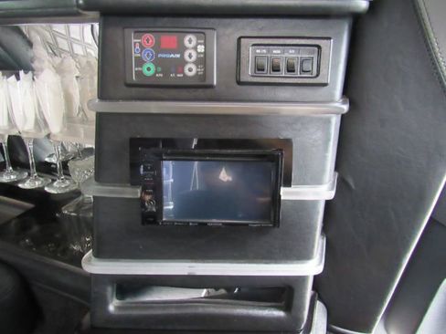 Used 2015 Chrysler 300 Limited image 24