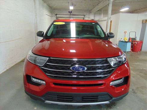 Used 2023 Ford Explorer XLT w/ Equipment Group 202A AWD/4WD image 3