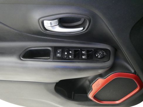 Used 2020 Jeep Renegade Trailhawk w/ Cold Weather Group image 19