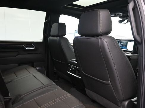 Used 2024 Chevrolet Silverado 2500 High Country w/ High Country Premium Package image 17