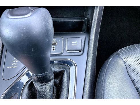 Used 2019 Jeep Cherokee Limited AWD/4WD image 28