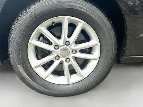 Used 2018 Dodge Grand Caravan SXT image 32