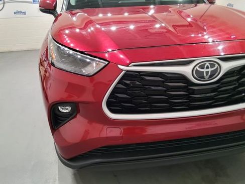 Used 2023 Toyota Highlander XLE FWD image 7