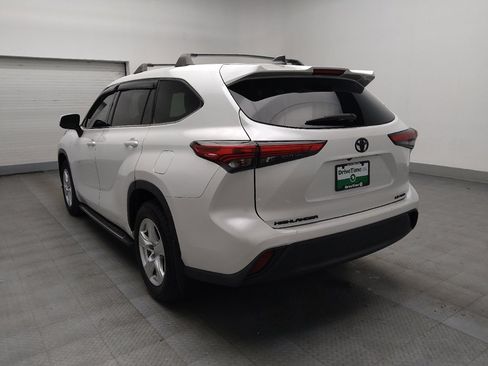 Used 2022 Toyota Highlander LE image 5