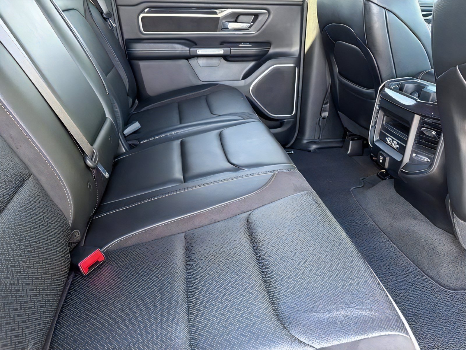 Used 2022 RAM 1500 Laramie w/ Sport Appearance Package AWD/4WD image 13