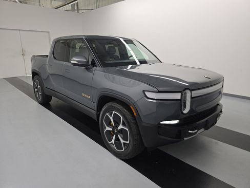 Used 2022 Rivian R1T Adventure image 7