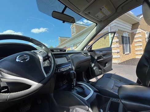 Used 2016 Nissan Rogue SL w/ SL Premium Package FWD image 11
