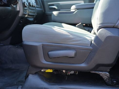 Used 2018 RAM 1500 Express AWD/4WD image 15