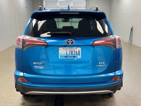 Used 2018 Toyota RAV4 XLE AWD/4WD image 8