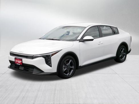 Used 2025 Kia K4 FWD image 3