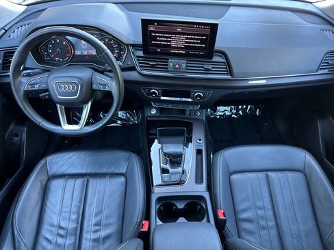 Used 2023 Audi Q5 2.0T Premium w/ Convenience Package image 3