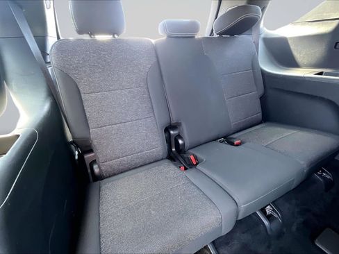 Used 2024 Chevrolet Traverse LT FWD image 28