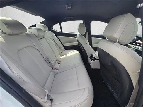 Used 2025 Genesis G70 2.5T image 19