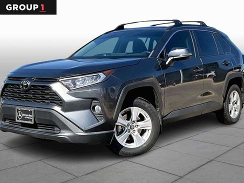 Used 2021 Toyota RAV4 XLE image 1