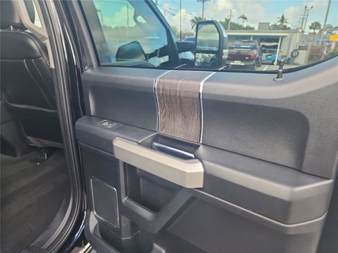 Used 2020 Ford F250 Lariat w/ Chrome Package image 21