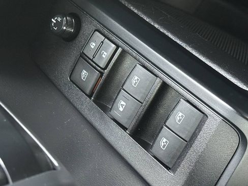 Used 2022 Toyota Tacoma SR AWD/4WD image 38