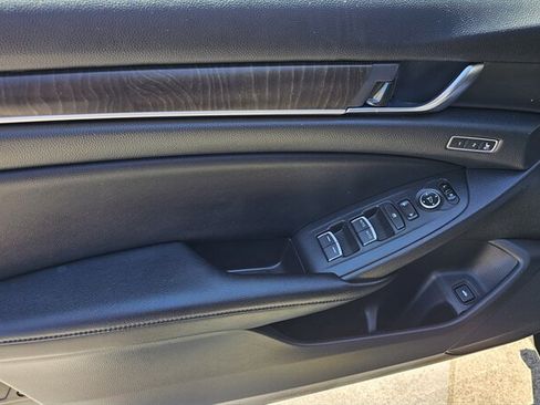 Used 2018 Honda Accord EX-L image 9