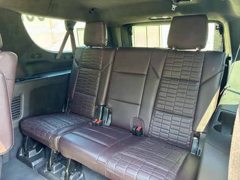 Used 2021 Cadillac Escalade ESV Premium Luxury Platinum AWD/4WD image 28