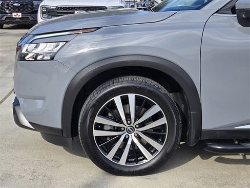 Used 2023 Nissan Pathfinder Platinum w/ Cargo Package image 8