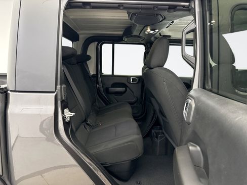 Used 2021 Jeep Gladiator Sport image 16