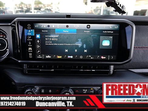 Certified 2025 Jeep Gladiator Rubicon w/ Convenience Group AWD/4WD image 19