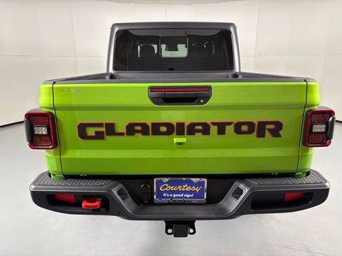 Used 2025 Jeep Gladiator Sport AWD/4WD image 8