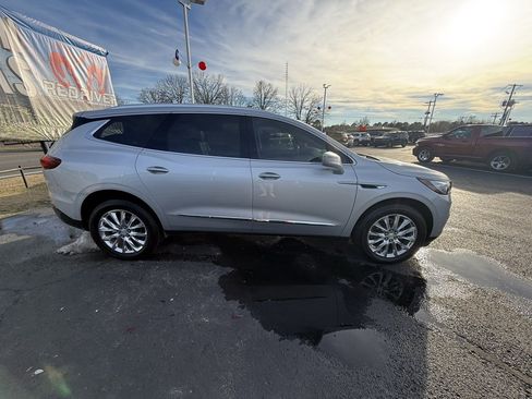 Used 2020 Buick Enclave Essence w/ Sound and Sites Package image 3