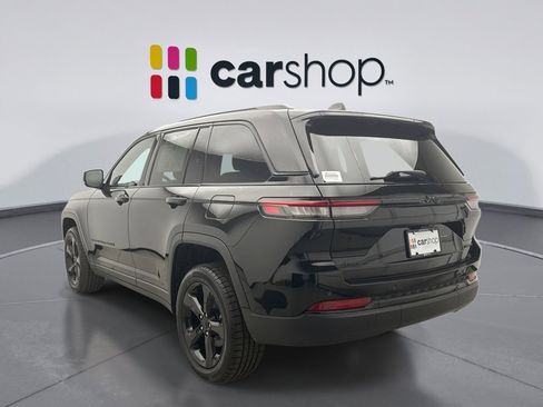 Used 2023 Jeep Grand Cherokee Limited w/ Black Appearance Package image 3