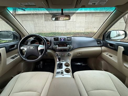 Used 2011 Toyota Highlander 2WD w/ Tech Pkg image 18