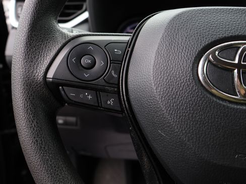 Used 2025 Toyota RAV4 XLE AWD/4WD image 34