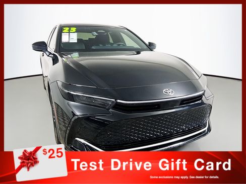 Used 2023 Toyota Crown XLE image 1