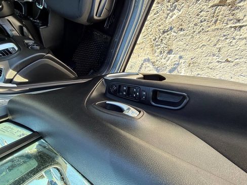 Used 2018 Jeep Renegade Latitude w/ Cold Weather Group image 10