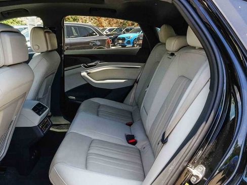 Used 2024 Audi Q8 e-tron Premium Plus w/ Premium Plus Package AWD/4WD image 19