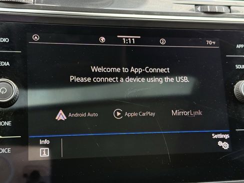 Used 2022 Volkswagen Tiguan SE w/ Panoramic Sunroof Package image 12