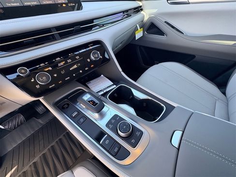 New 2026 INFINITI QX60 Luxe image 14