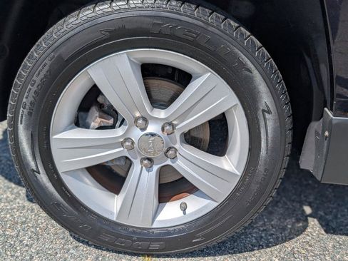 Used 2011 Jeep Patriot Latitude FWD image 3