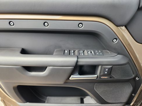 New 2025 Land Rover Defender 110 X-Dynamic SE image 20