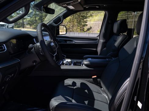 New 2026 Jeep Grand Wagoneer Limited AWD/4WD image 14