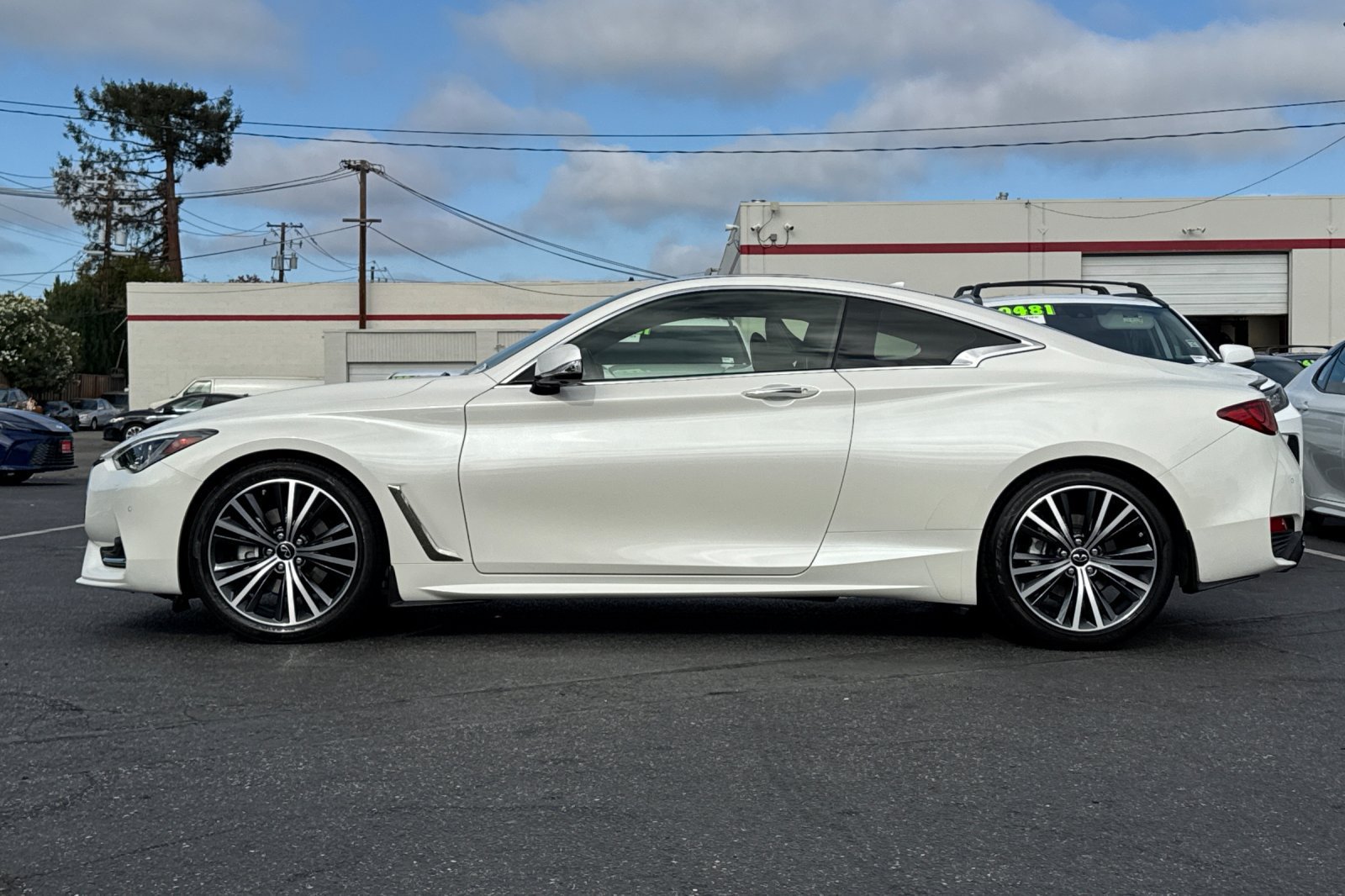 Used 2022 INFINITI Q60 3.0t Luxe w/ Cargo Package RWD image 3