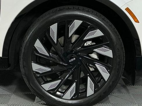 Used 2025 Lincoln Nautilus Reserve w/ Jet Appearance Package AWD/4WD image 8