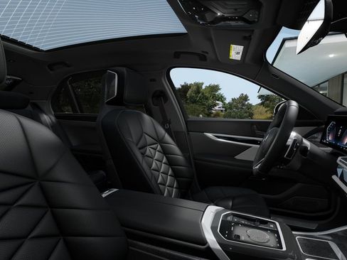 New 2026 BMW 740i w/ Premium Package image 9