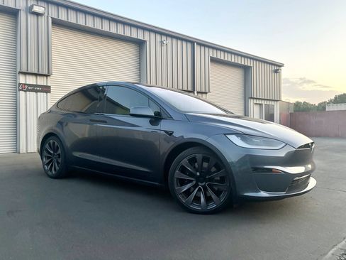 Used 2023 Tesla Model X AWD/4WD image 2