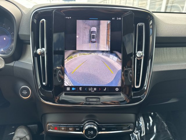Certified 2025 Volvo XC40 B5 Plus AWD/4WD image 25