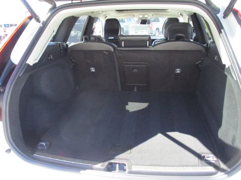 Used 2025 Volvo XC60 B5 Plus image 14